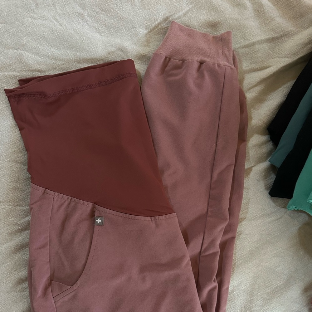 FIGS MATERNITY SCRUB JOGGERS - S Mauve